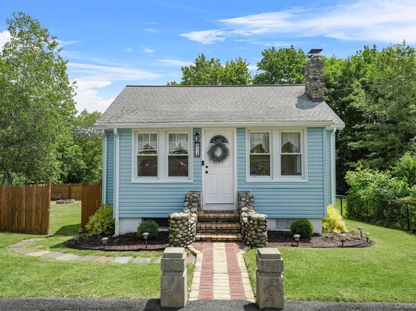 34 Argyle Street, Lake Peekskill, NY 10537