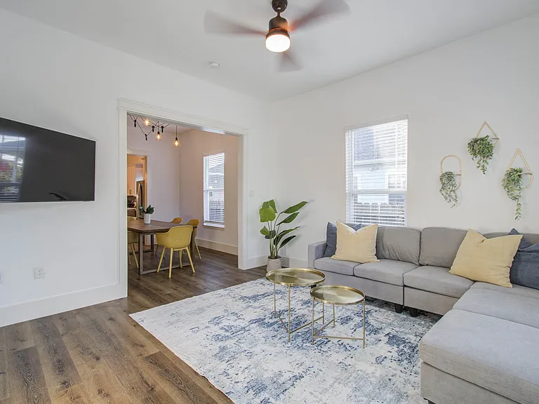 410 James St — Photo 4