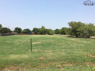 812 S Park Ave, Iowa Park, TX 76367