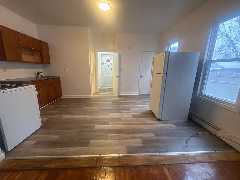 82 Rowe Ave #2S — Photo 4