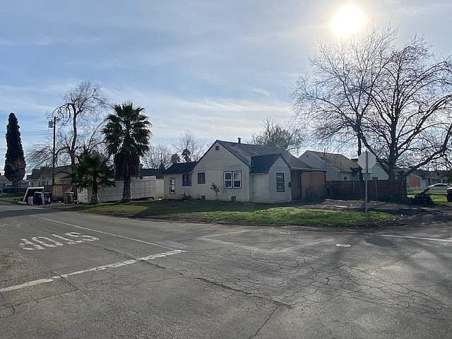 1st image of 2558 Clay St
