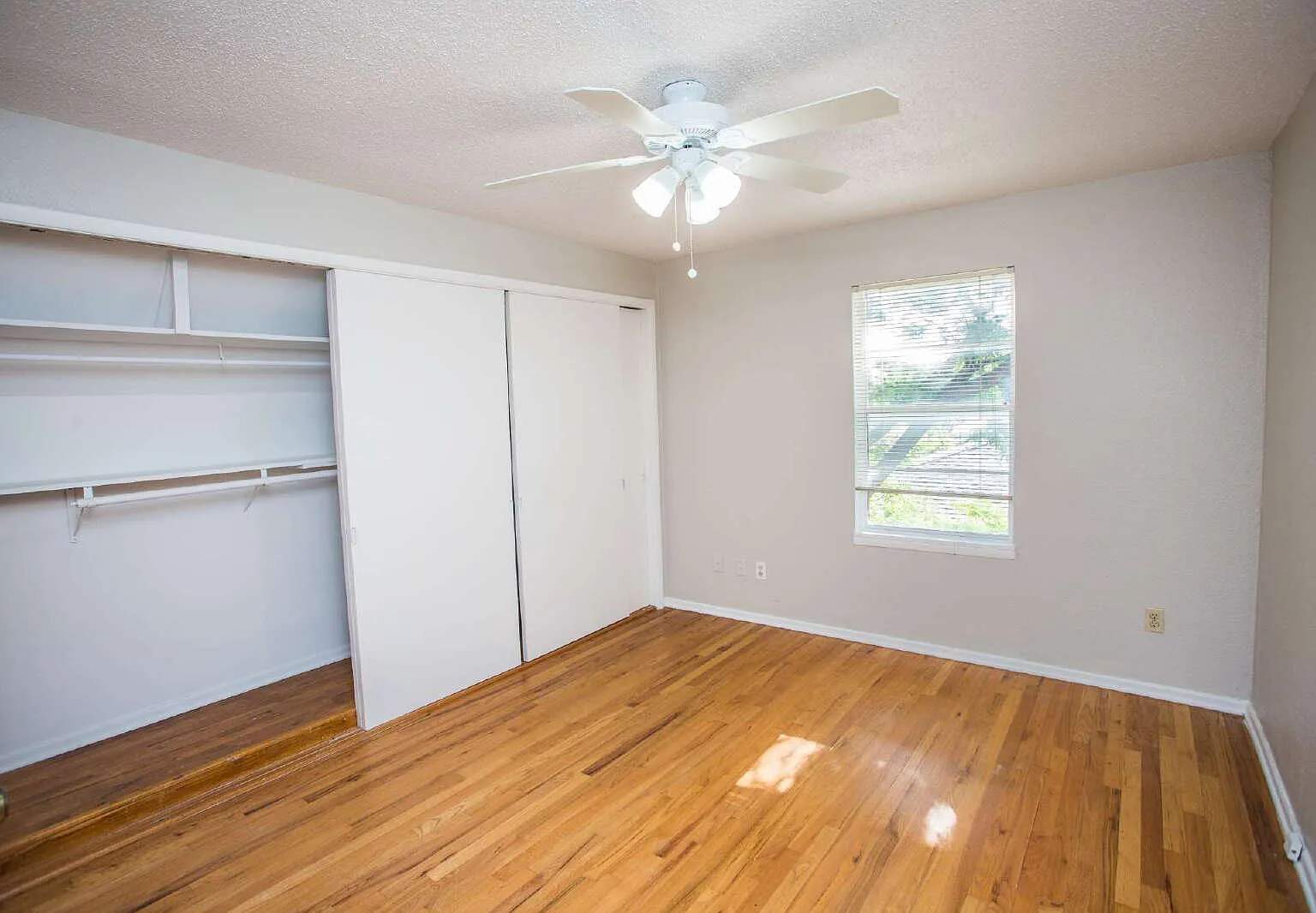 5 bed, 3.0 bath, 2722 sqft, $2,400 — Photo 4