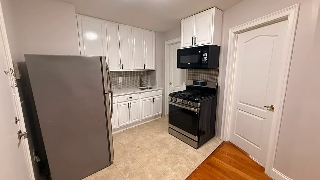 5902 Madison St — Photo 1