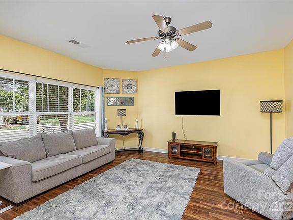 3rd image of 105 Village Pl