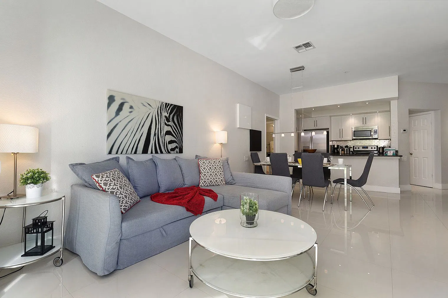 2 bed, 2.0 bath, 1087 sqft, $4,601 — Photo 4