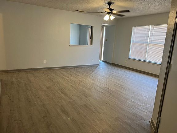 2nd image of 13906 Villa Camino