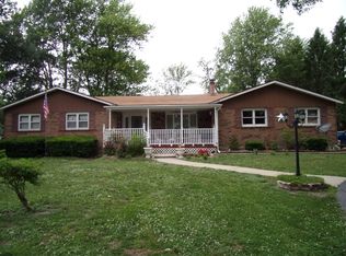 1013 N Main St, White Hall, IL 62092