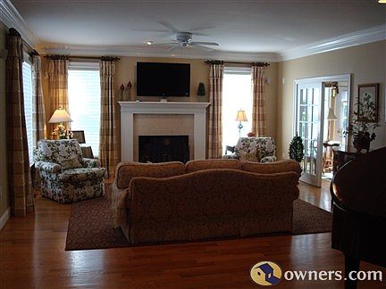 Familyroom with Fireplace