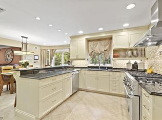 4 Partridge Run, Clark, NJ 07066