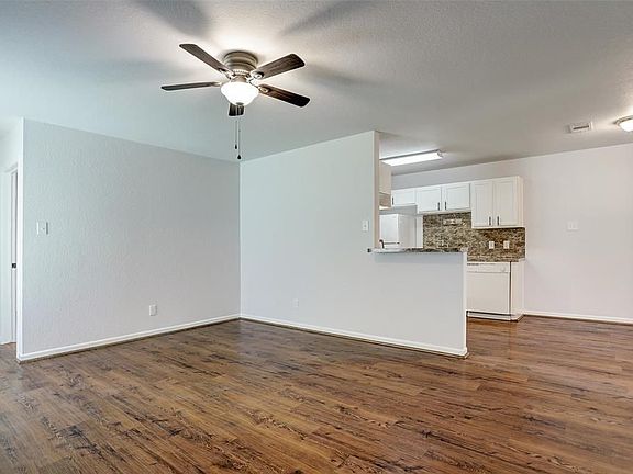 5th image of 302 Westward Ave APT B