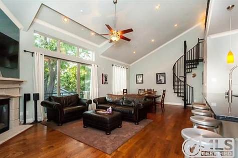 3rd image of 6333 Richmond Ave #F