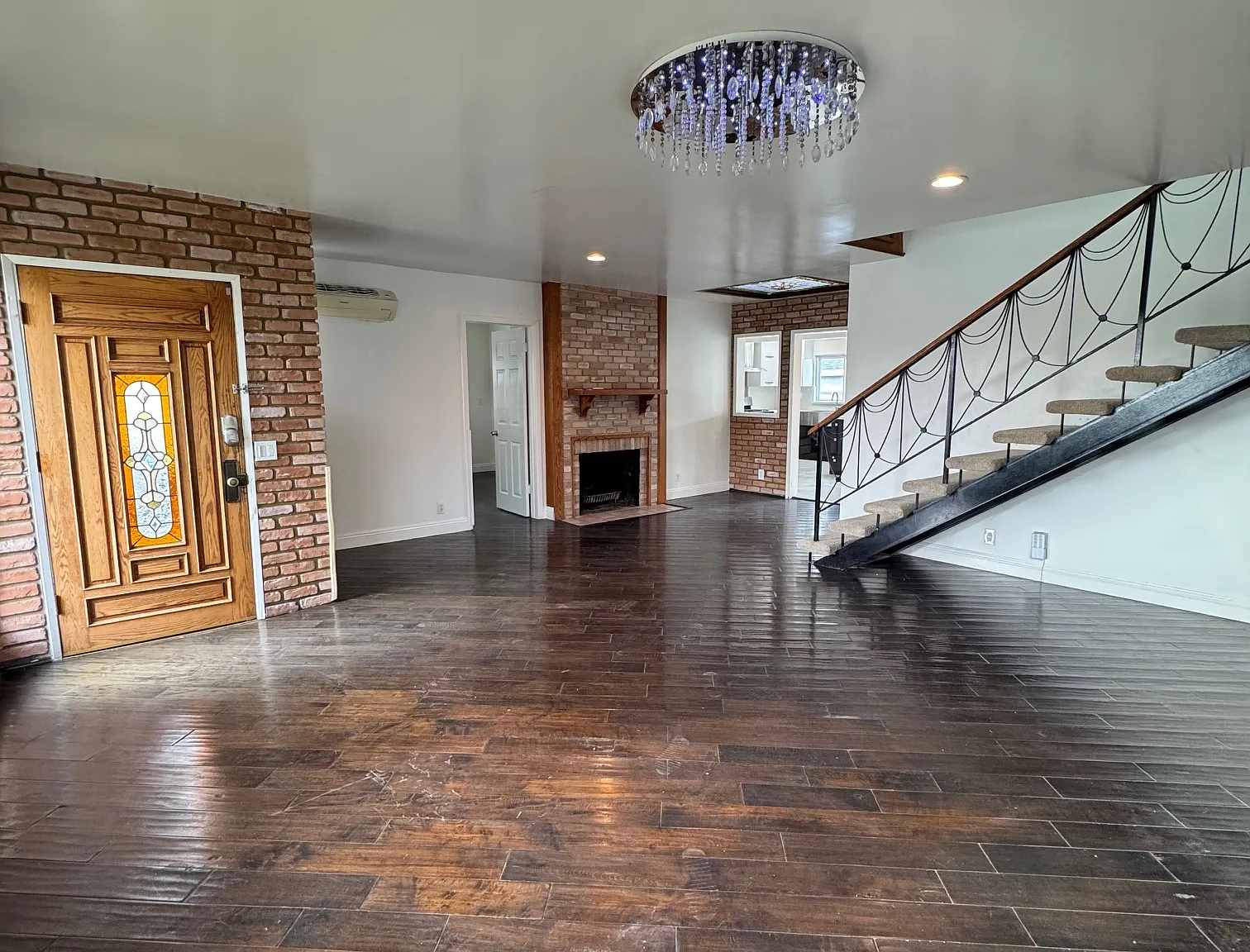 4 bed, 2210 sqft, $4,650 — Photo 3