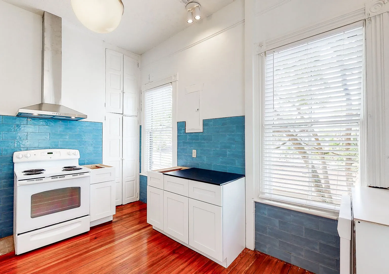 2 Bedroom 1 Bathroom Starland — Photo 1