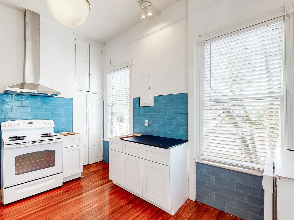 123 W 41st St