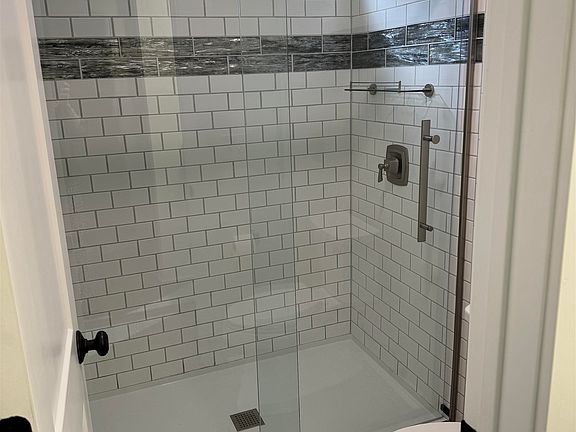 3rd image of 3226 Albert Dr