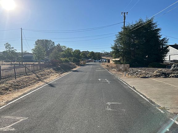 5th image of 4002 Lucas Ln