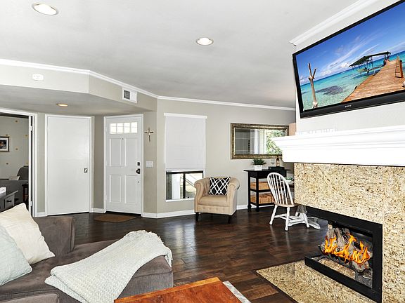 2nd image of 31 Hollyhock Ln