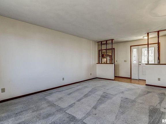 2nd image of 908 Flaggland Dr