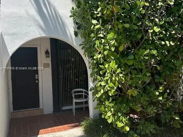 425 Grapetree Dr APT 209, Key Biscayne, FL 33149