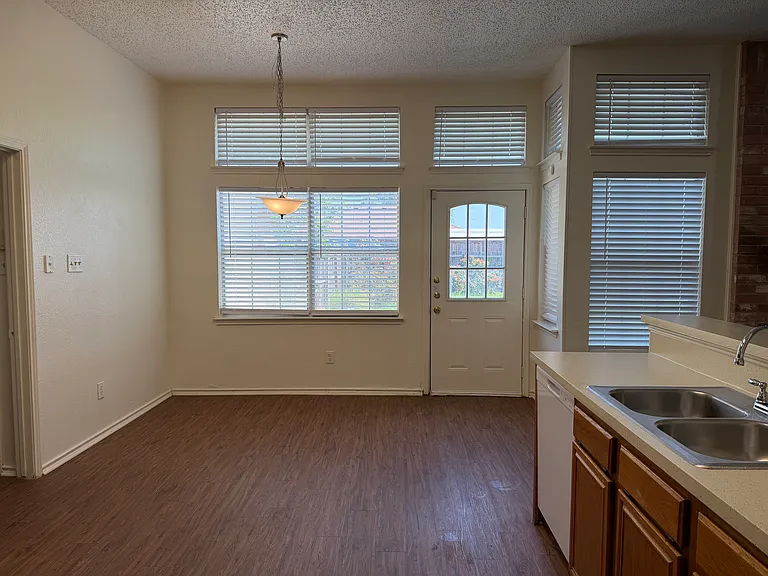 917 Dawson St — Photo 19