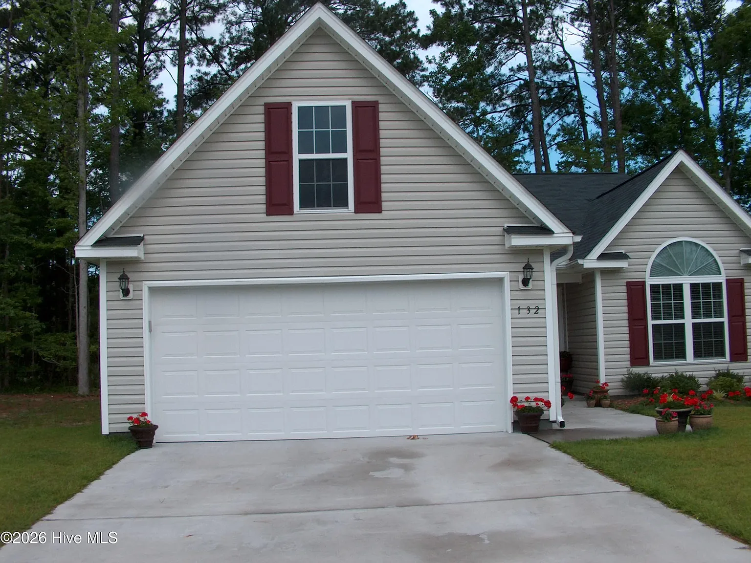 3 bed, 2.0 bath, 2000 sqft, $2,055 — Photo 1