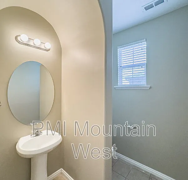 948 Chelsea Ln — Photo 12