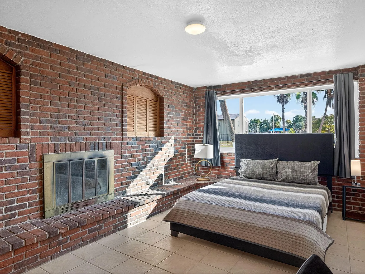 4 bed, 2.0 bath, 1500 sqft, $888 — Photo 2