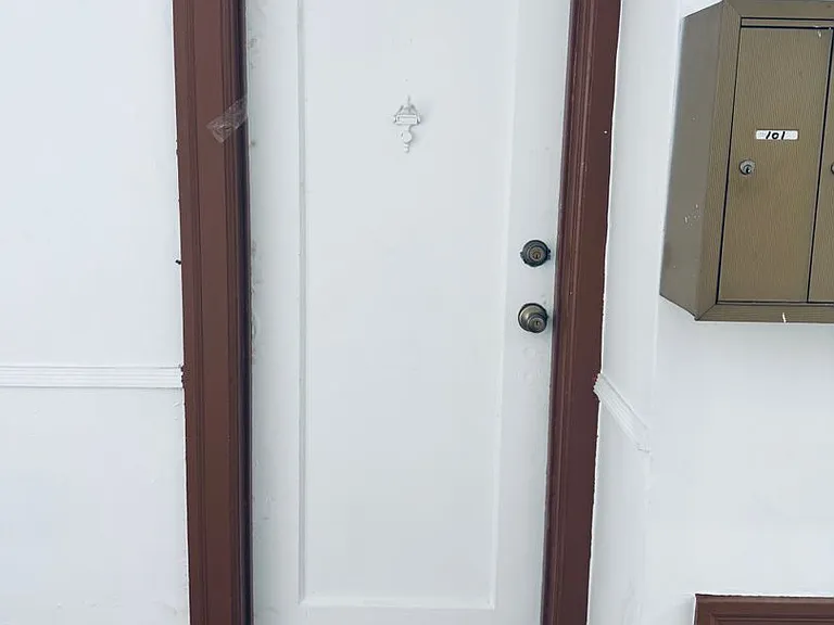 255 S Catalina St — Photo 25