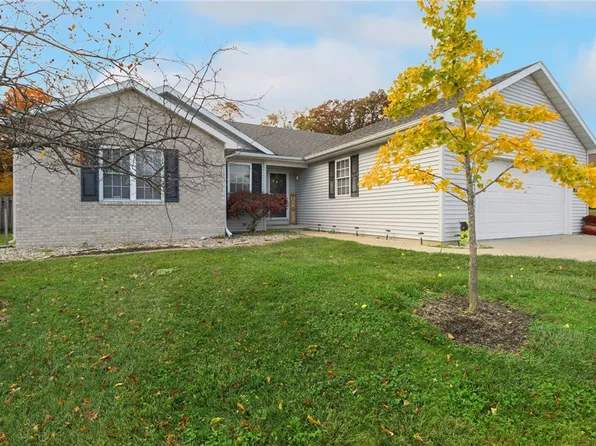 959 Briarwood Ct, Charleston, IL 61920