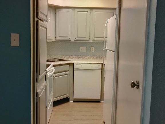 4th image of 921 Marine Dr Unit 207-1