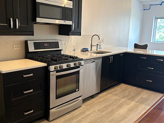 4th image of 80 Bay St #4O