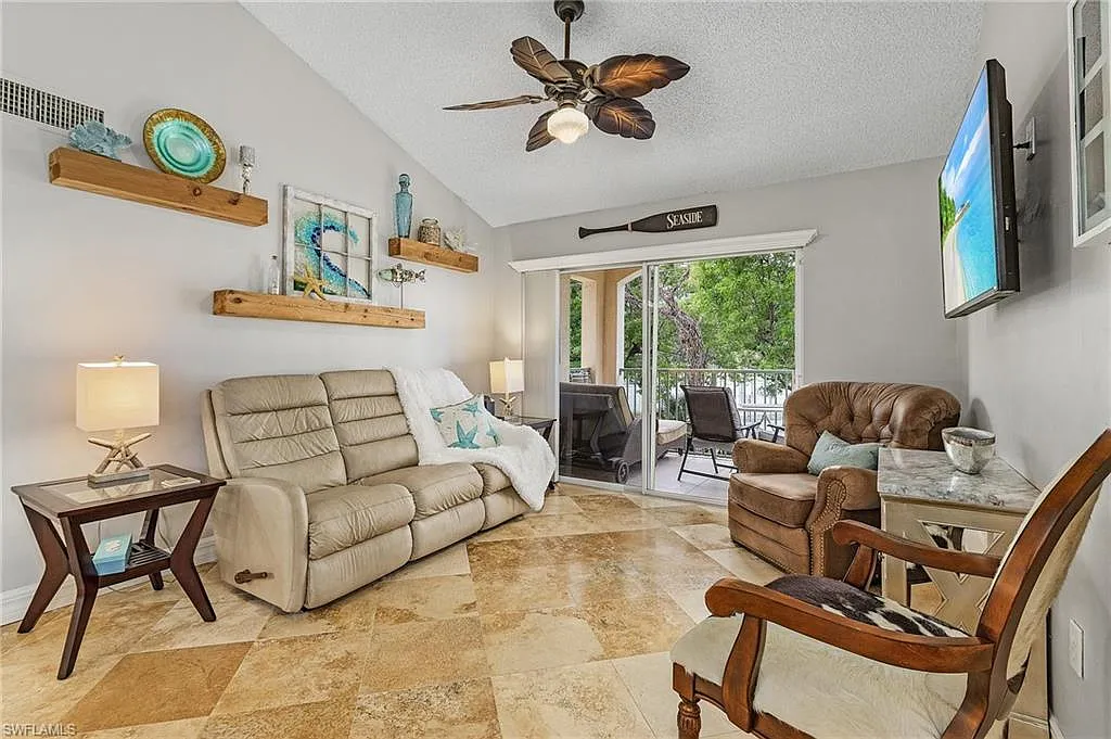 2 bed, 1.0 bath, 909 sqft, $1,900 — Photo 1