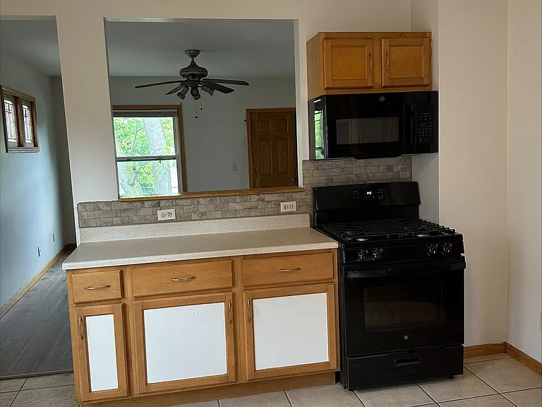2622 N Newhall St #A — Photo 3
