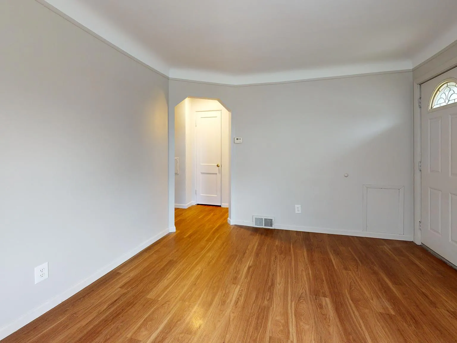 2 bed, 900 sqft, $1,400 — Photo 4