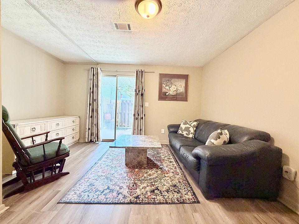1st image of 6633 Banbury Ct