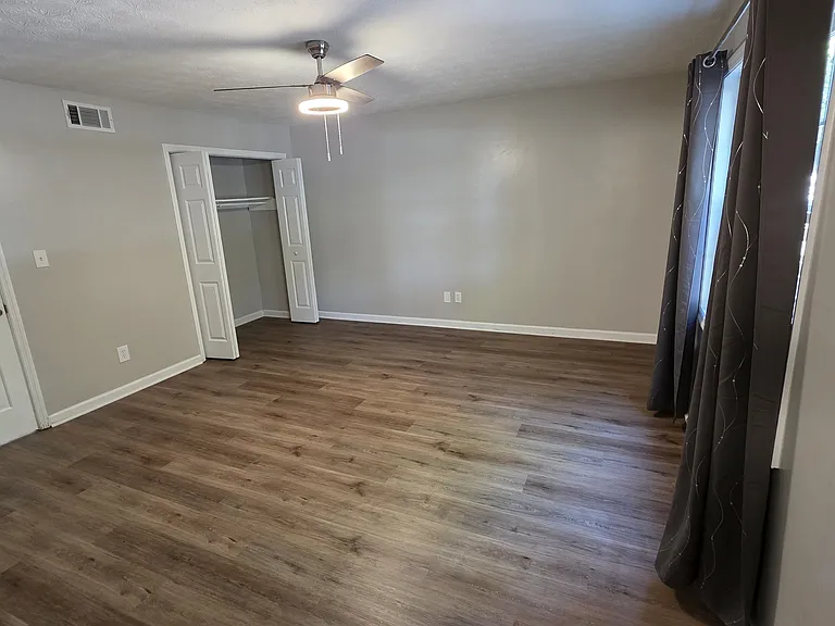 325 Winding River Dr #E — Photo 13