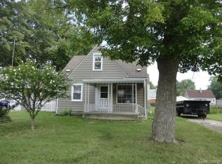 1734 Deering St, Garden City, MI 48135