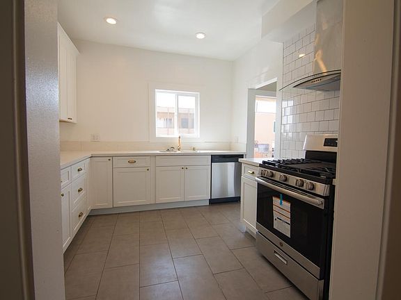 4th image of 4525 Rosewood Ave APT 1