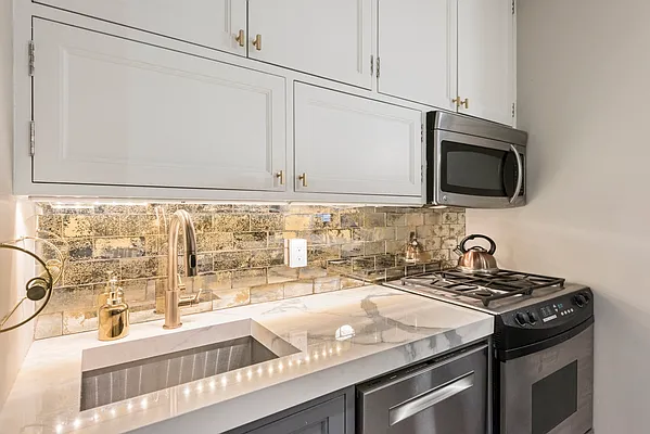 Rented by Compass | media 18