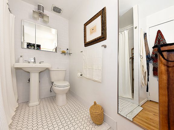 2nd image of 160 W 16th St APT 6L