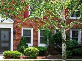 81 Jamestown Dr, Springfield, MA 01108