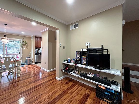 5th image of 1275 Marigold St