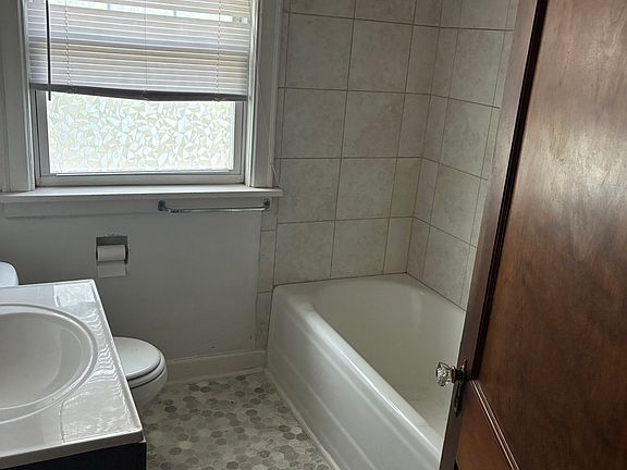 5th image of 110 E Columbia Ave #3