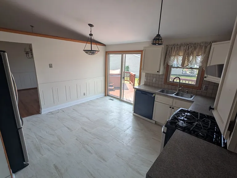 510 Emann Dr — Photo 5