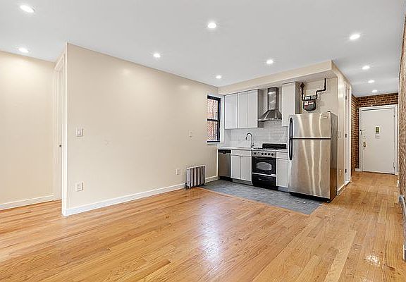 3rd image of 517 W 180th St #52