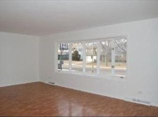 1943 Country Knolls Ln, Elgin, IL 60123