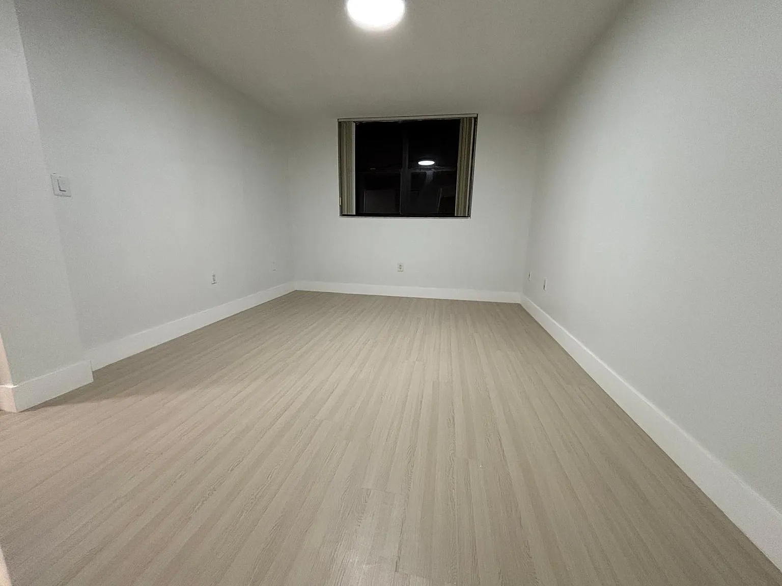 2 bed, 827 sqft, $2,300 — Photo 2