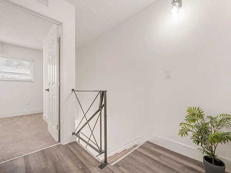 422-36 Front Street — Photo 11