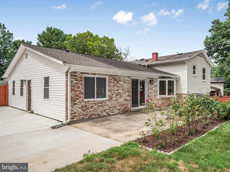 14204 Woodcrest Dr — Photo 2