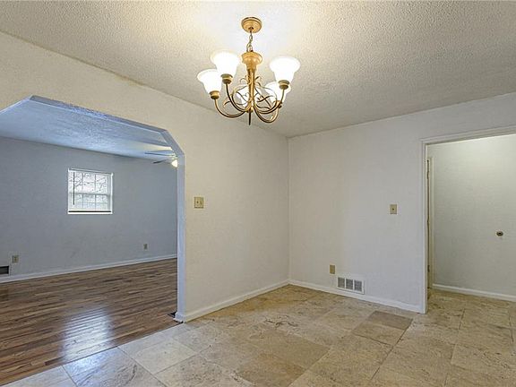 5th image of 8200 Oak St